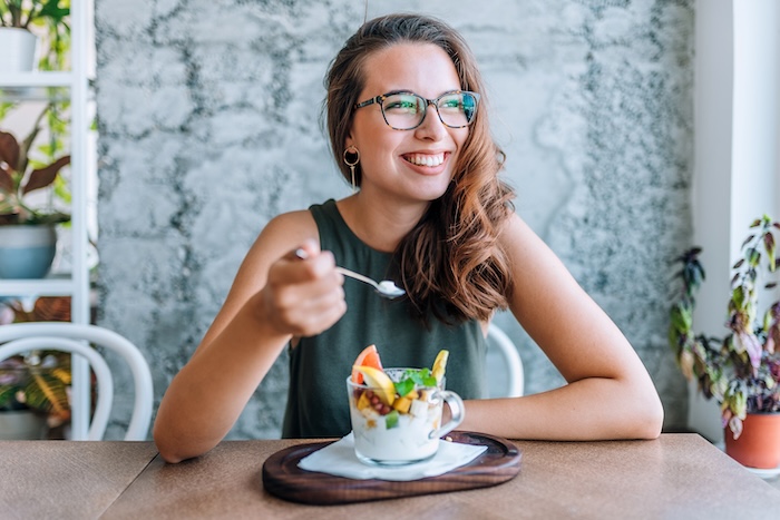 Young caucasian woman eating a healthy meal